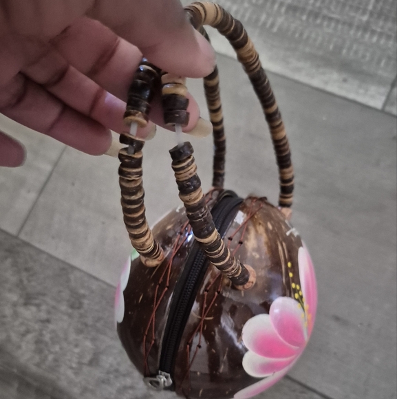 Aloha Hawaiian Coconut Shell Beaded Handcrafted Floral Brown Bag - Picture 4 of 6